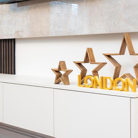 London'S Modern Nuance Apartment - Battersea Kültér fotó